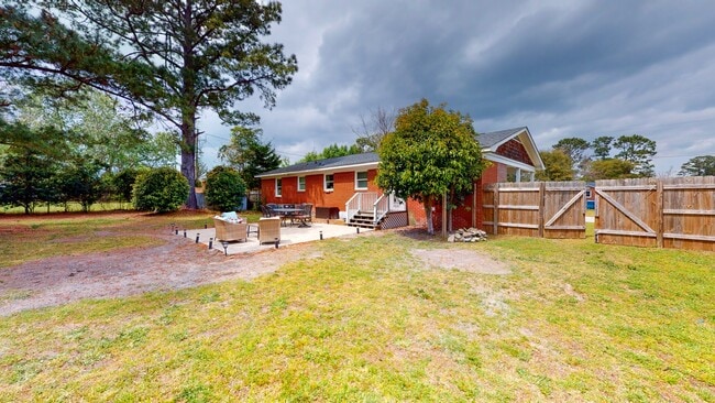 Building Photo - 110 Pinecliff Dr