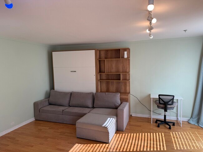 Building Photo - 2600 N Hampden Ct