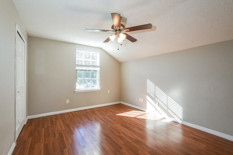 Building Photo - 9801 Red Clover Ave