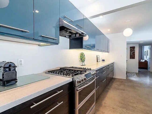 Building Photo - 2223 N Magnolia Rd