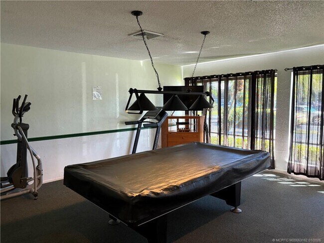 Building Photo - 800 NW Fork Rd