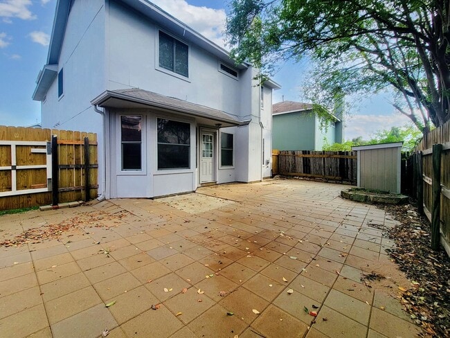 Building Photo - 10905 Sherry Lee Cove