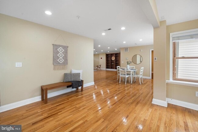 Building Photo - 9201 Rosemont Dr