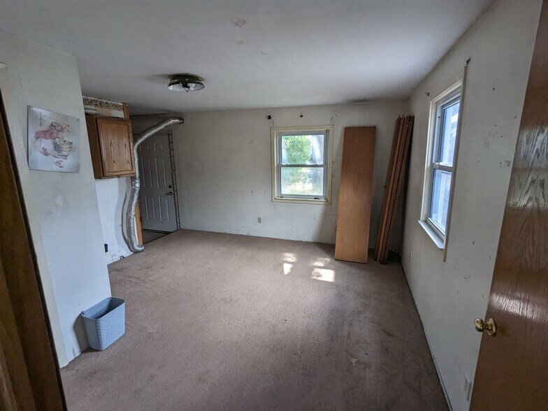 Building Photo - 603 13th St NE