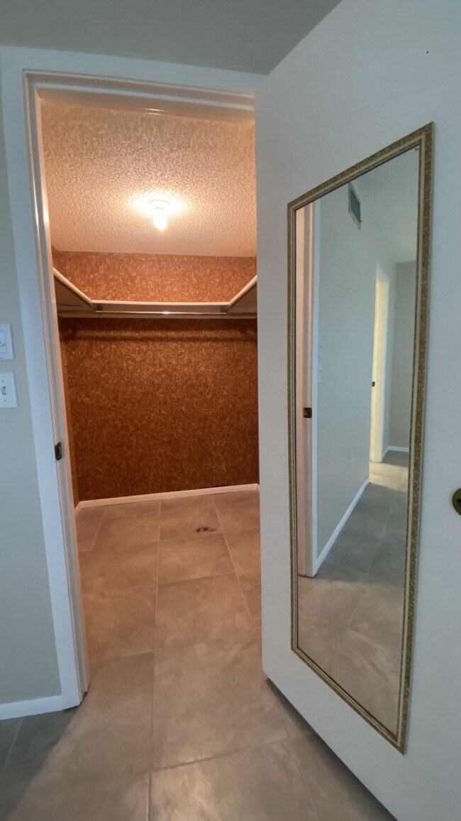 Building Photo - 4433 Narraganset Trail