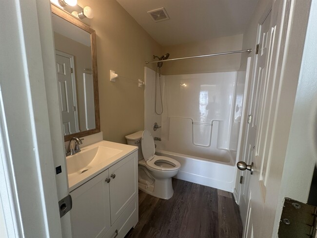 Building Photo - 8516 Shady Elm Dr