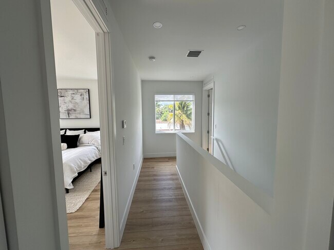 Building Photo - 2109 SW 18th Ave