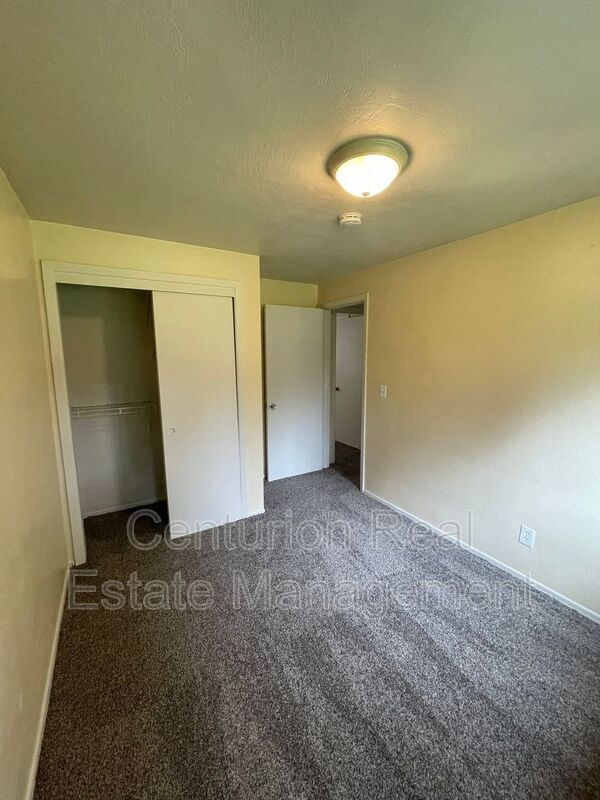 Building Photo - 4356 10th Ct SE