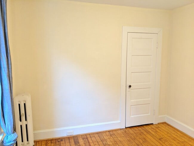 Building Photo - Charming Historic townhouse in downtown Frederick available mid June!