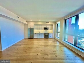 Building Photo - 1211 Van St SE