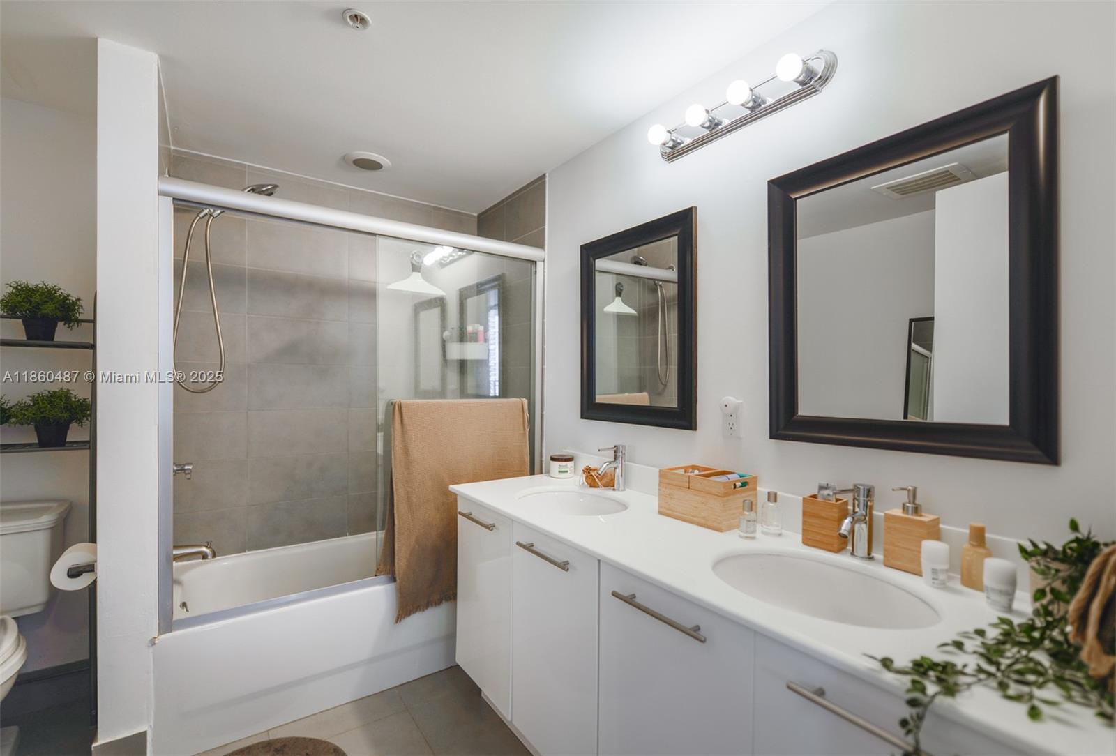 Building Photo - 92 SW 3rd St