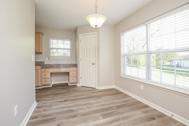 Building Photo - 200 Lake Forest Dr