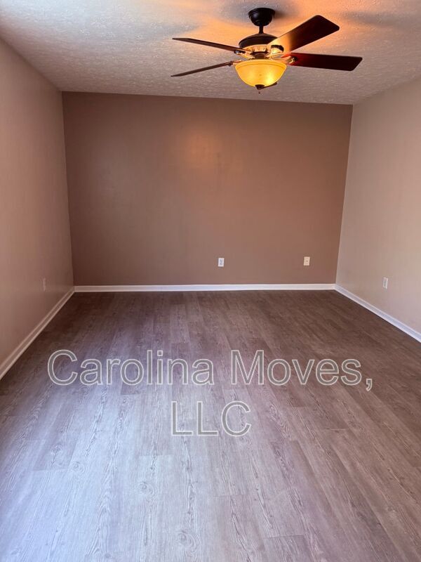 Building Photo - 600 Uneeda Ct