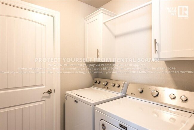 Building Photo - 124 N Benchmark Ln