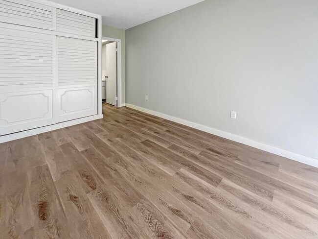 Building Photo - 331 Tequesta Dr