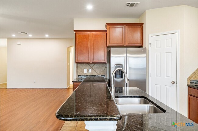 Building Photo - 9405 Cricket Dr