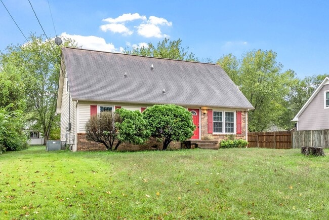 Building Photo - 4 Bedroom 2 Full Bath Pet Friendly Home For Rent!