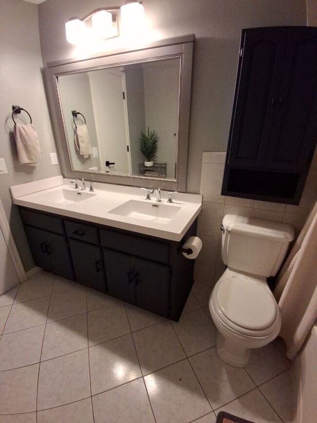 Building Photo - Dont Miss Out!  3 Bedroom Apple Valley Tow...