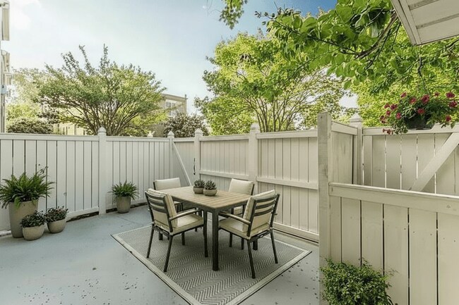 Building Photo - 21 S Plum St