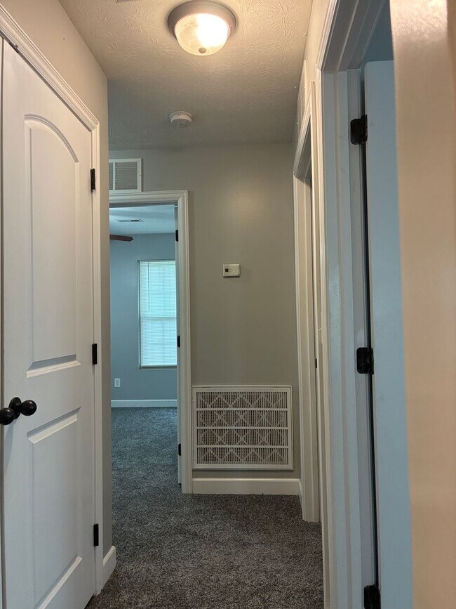 Building Photo - 103 Ashmore Ct