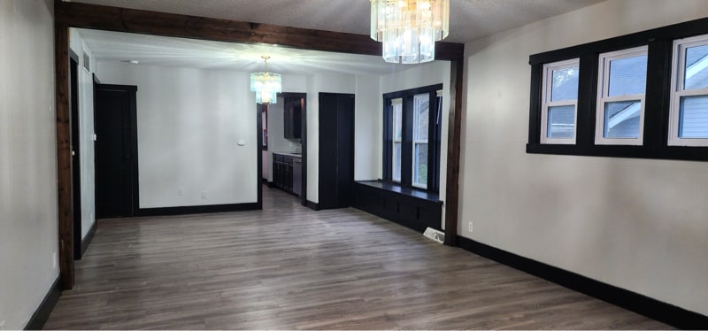 Building Photo - 144 S Main St