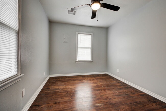 Building Photo - 1110 W Apache St