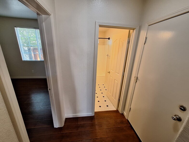 Building Photo - 5066 Trouville Ln