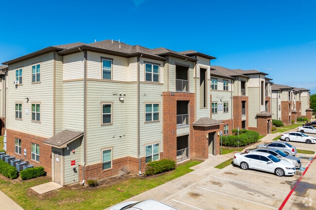 Hutchins Gateway - Hutchins Gateway Apartments