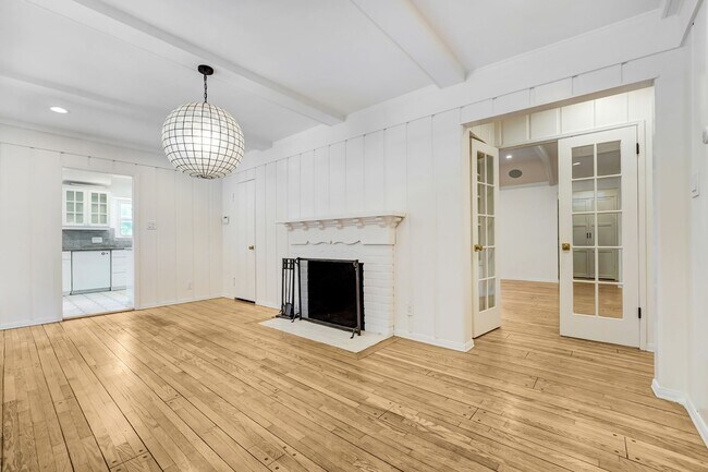 Building Photo - Charming Country English Home