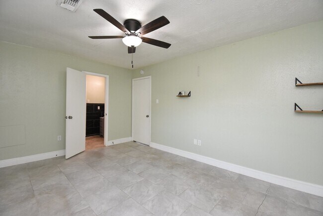 Building Photo - 6003 Long Leaf Dr