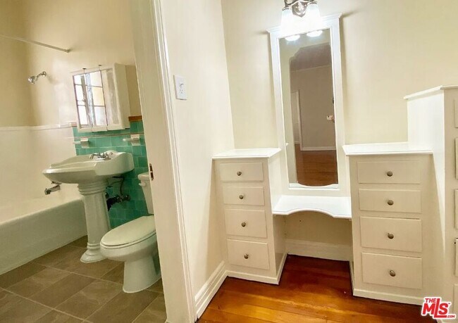 Building Photo - 3278 Wilshire Blvd