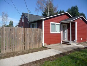 Building Photo - Oversized garage/shop