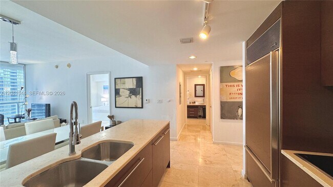 Building Photo - 475 Brickell Ave