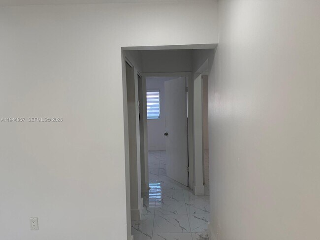 Building Photo - 1280 W 38th St