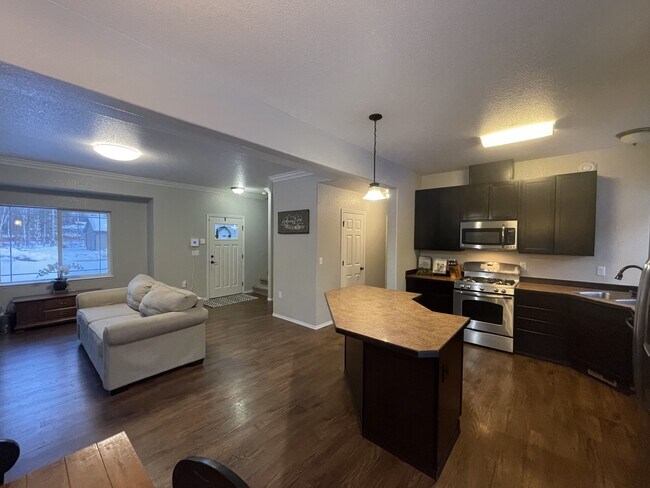 Building Photo - 2606 S Red Birch Dr