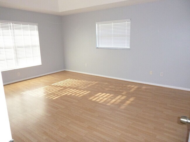 Building Photo - Very Nice Large 4/3/2 Home in Paar Estates