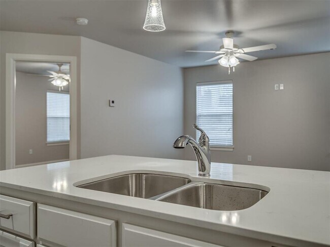 Building Photo - 4326 NE 119th St