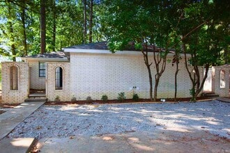 Building Photo - 302 Bellevue Cir