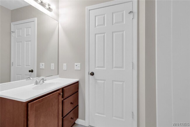 Building Photo - 940 Reserve Rd