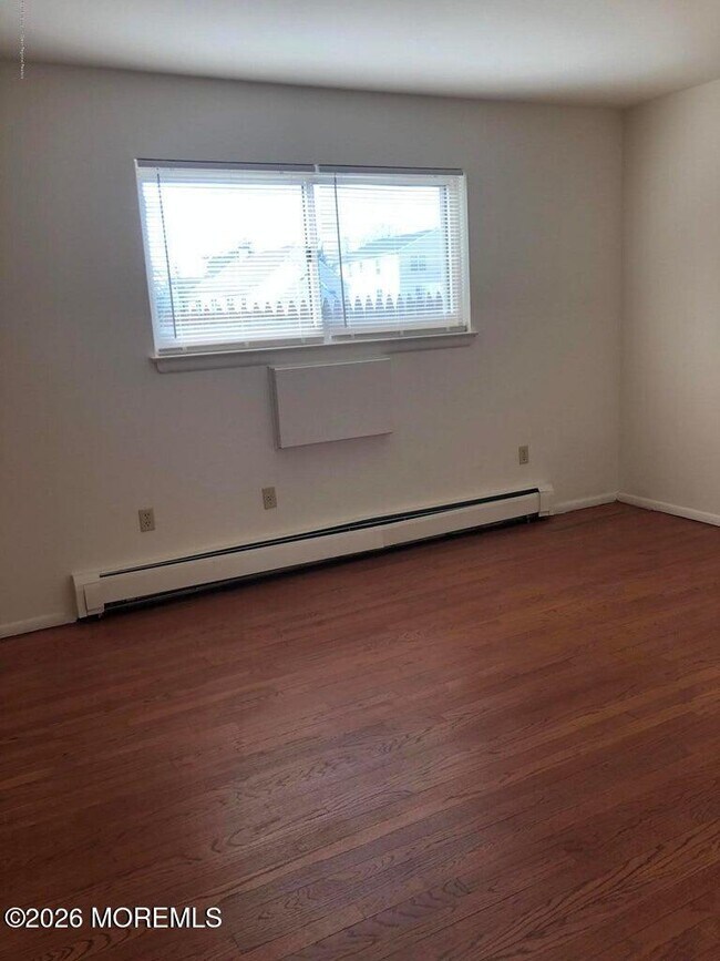 Building Photo - 400 Sairs Ave