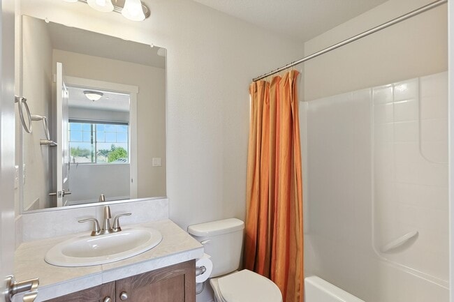 Building Photo - Beautiful 2-Bedroom, 2.5-Bath Townhome wit...