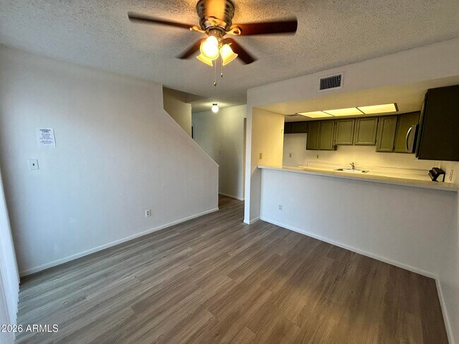 Building Photo - 2040 S Longmore