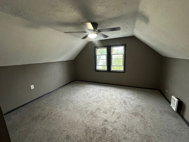 Building Photo - 1311 E 187th St