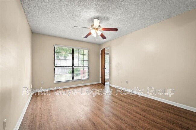 Building Photo - 3956 Hollows Dr