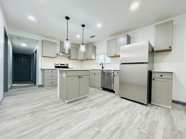 Building Photo - 1477 Olive St SW