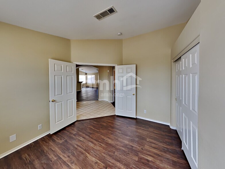 Building Photo - 1023 Companion Way
