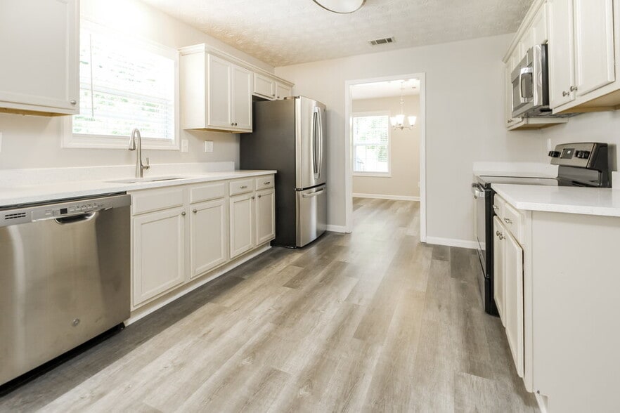 Building Photo - 229 Clearwater Dr