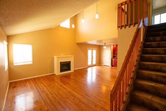 Building Photo - 4585 Hennings Dr