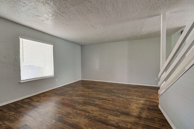 Building Photo - Fantastic 2 Bed/ 1.5 Bath Located in Norman