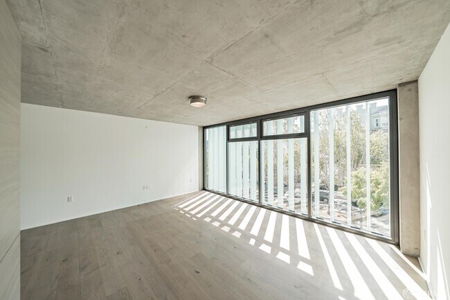 Building Photo - 8 Octavia St